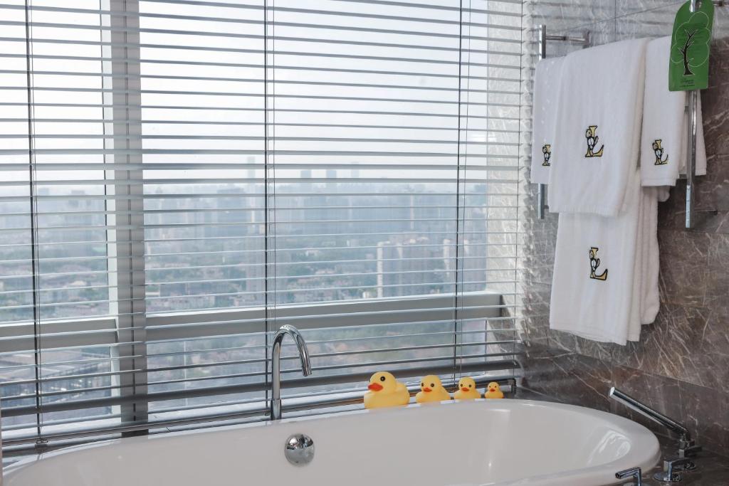 Bathroom, The Longemont Shanghai Hotel in Shanghai