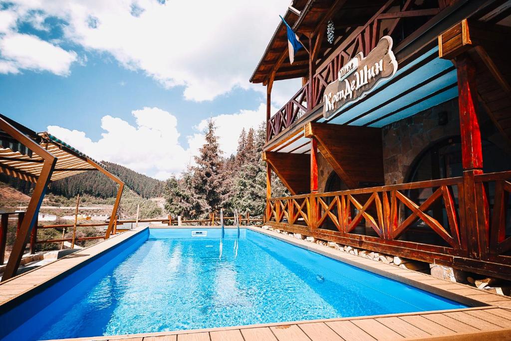 Chalet CrepDeChine Hotel — Hotel in Polyanytsya