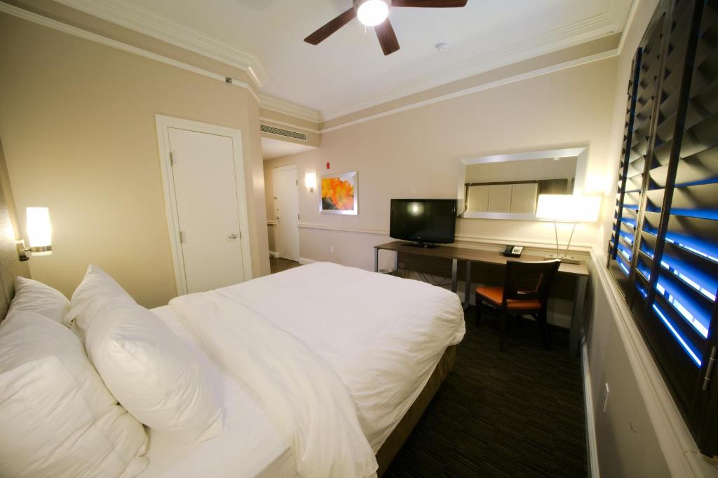 Radisson Resort at the Port photo