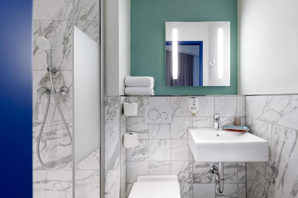 ibis budget Bremen City Center photo