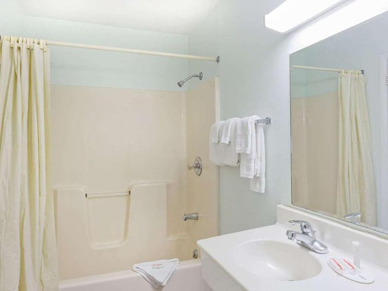 POCONO NIGHT LODGE photo