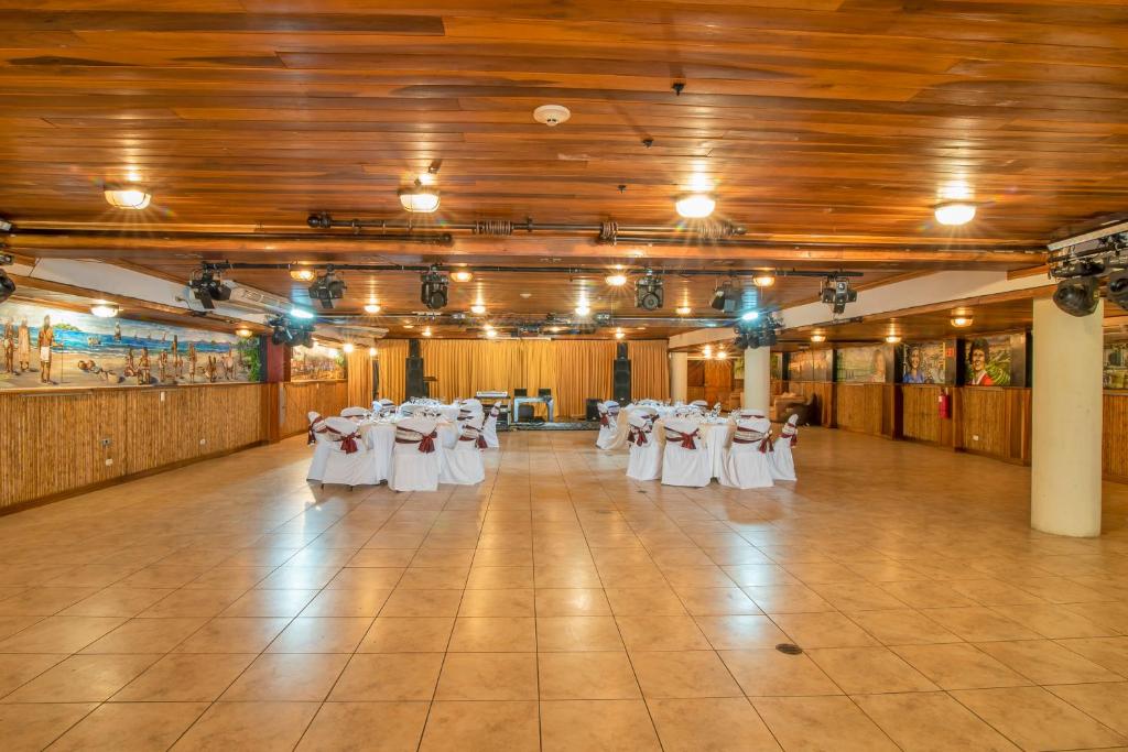 Banquet hall