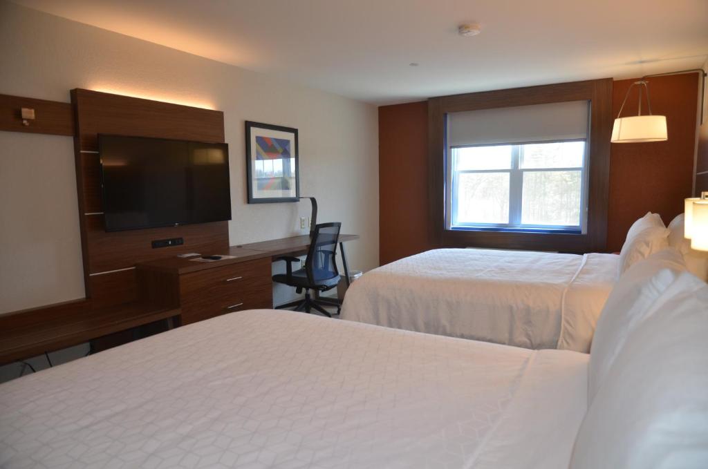 Holiday Inn Express Hotel & Suites Rochester photo