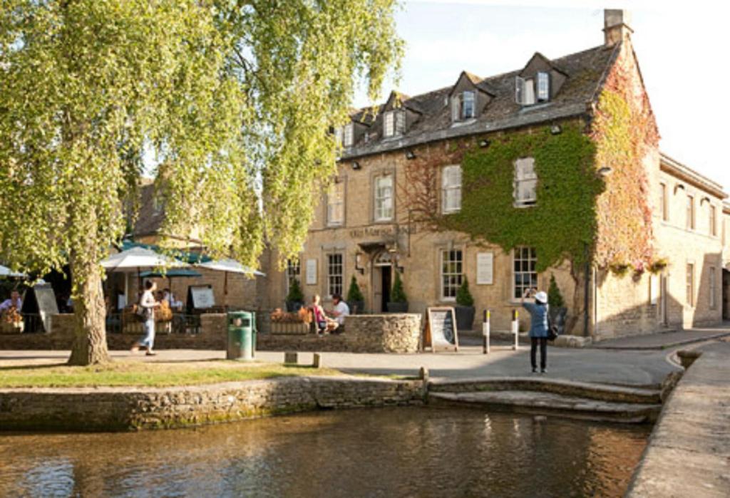 South Winds in Bourton on the Water, United Kingdom reviews, prices