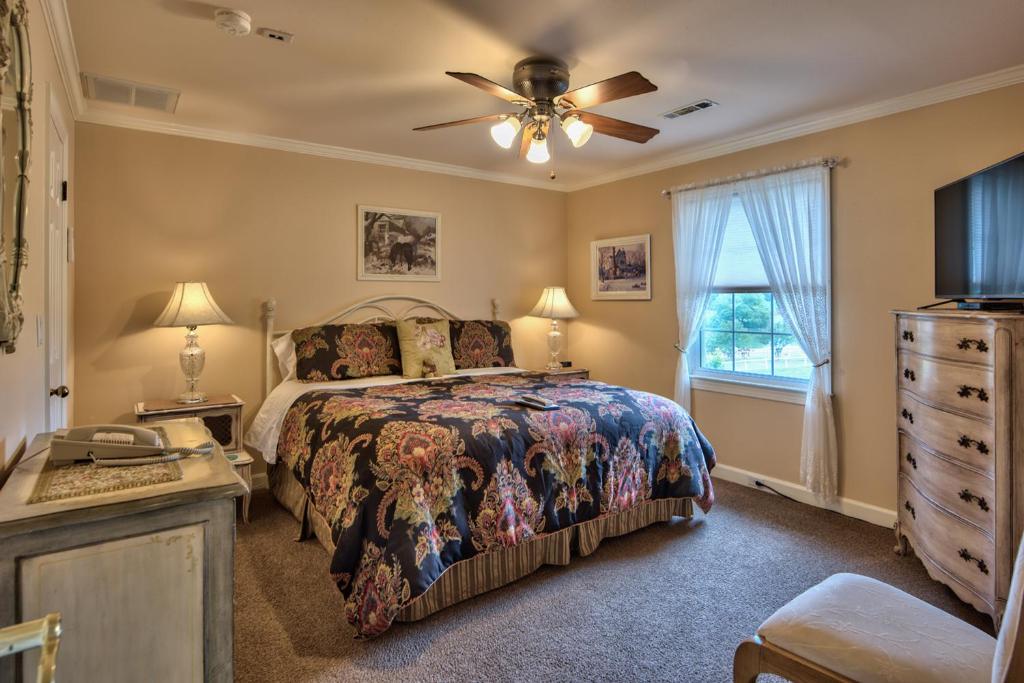 Southern Cross Guest Ranch photo