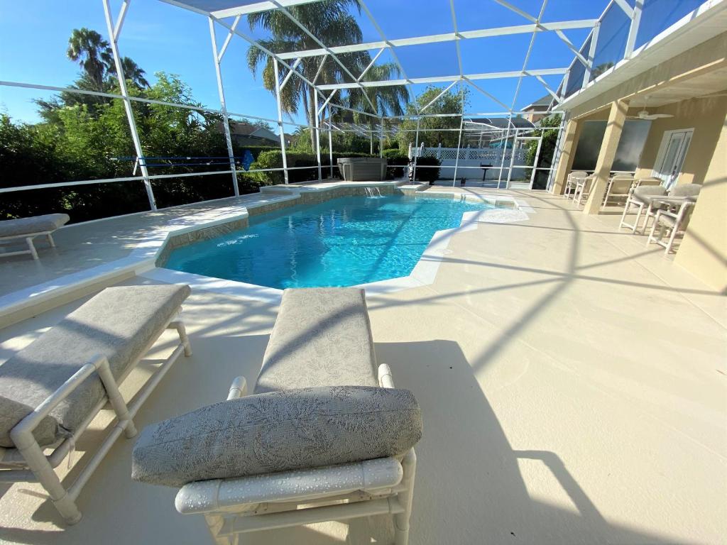 Mickeys Pearl - Phenomenal 7BR with 4 Master Suites Privacy Pool & Hot Tub Gas BBQ - 2 miles to Disney, Orlando