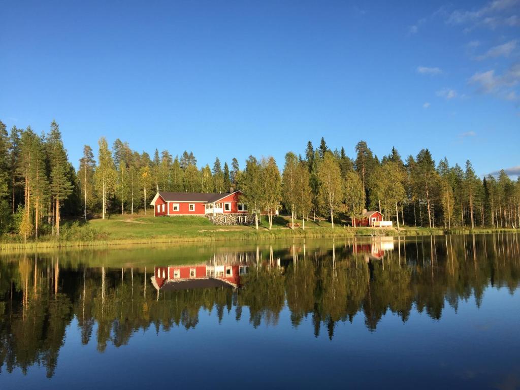 Hiiden Kämppäkartano iso vuokramökki lähellä Tiilikan kansallispuistoa