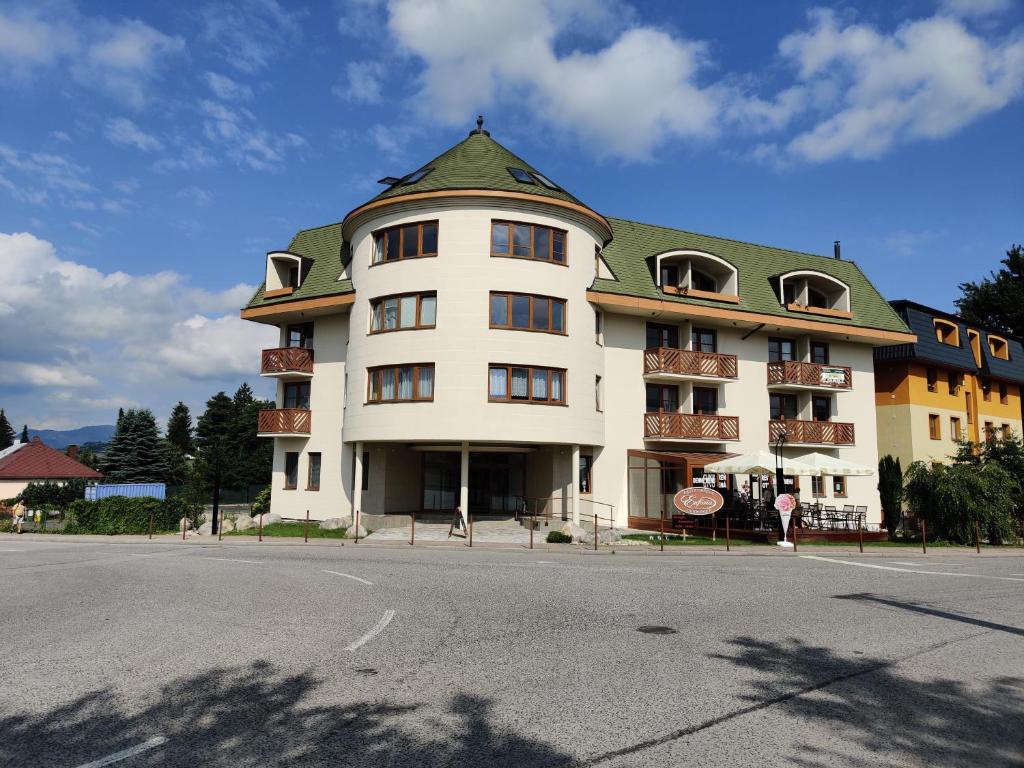 Mymara 19, Bešeňová