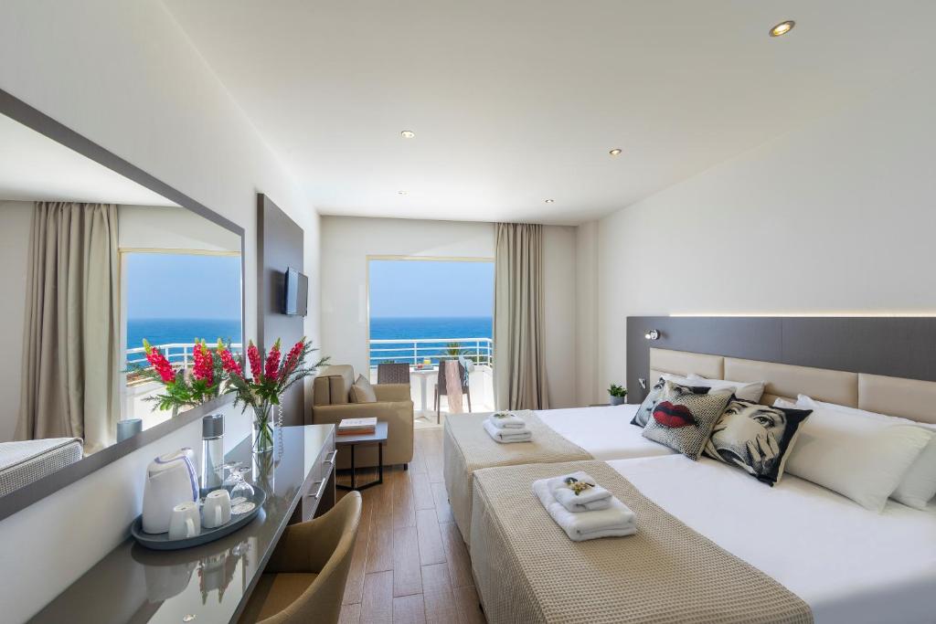 Queens Bay Hotel Photo 30