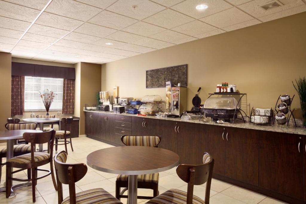Microtel Inn 수영장