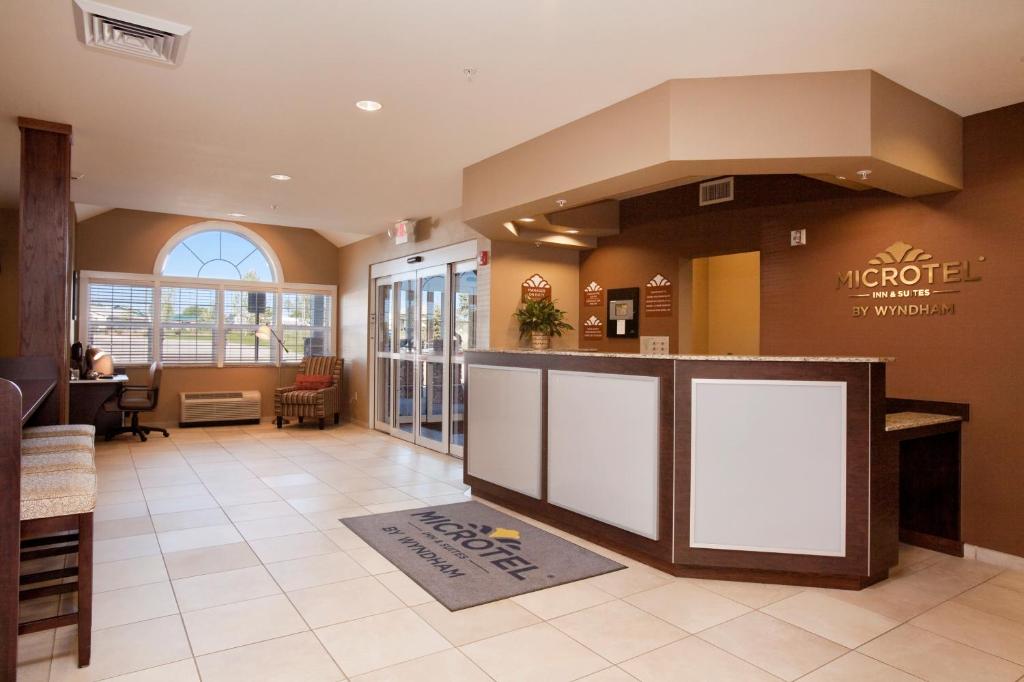 Microtel Inn & Suites By Wyndham Sidney Photo 18