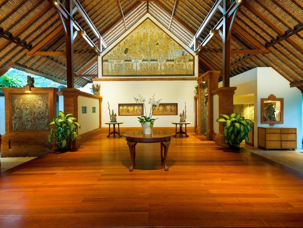 タンジュン サリ ホテル (Tandjung Sari Hotel) フロント・ロビー