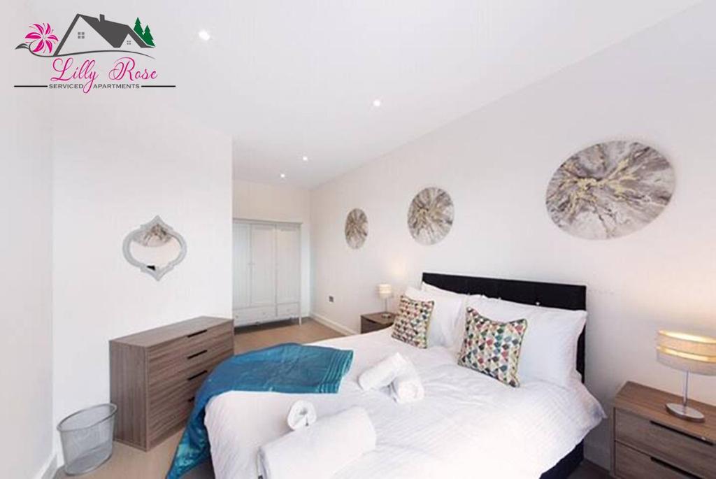 1 & 2 Bedroom Apartments Available with LillyRose Serviced Apartments St Albans, Free Wifi, City Cen photo