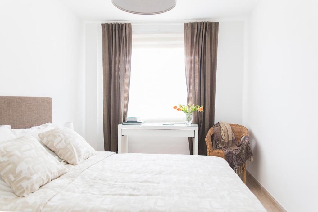 Lovely&Sunny Apartament Near Poris Beach - 4