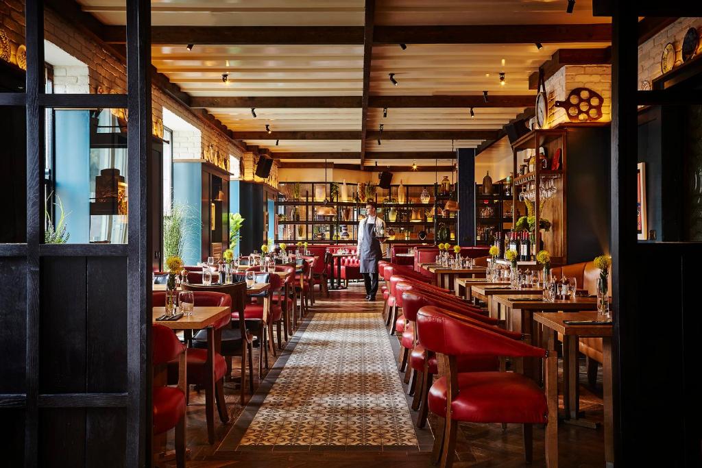 Restaurant, Westport Plaza Hotel, Spa & Leisure in Westport
