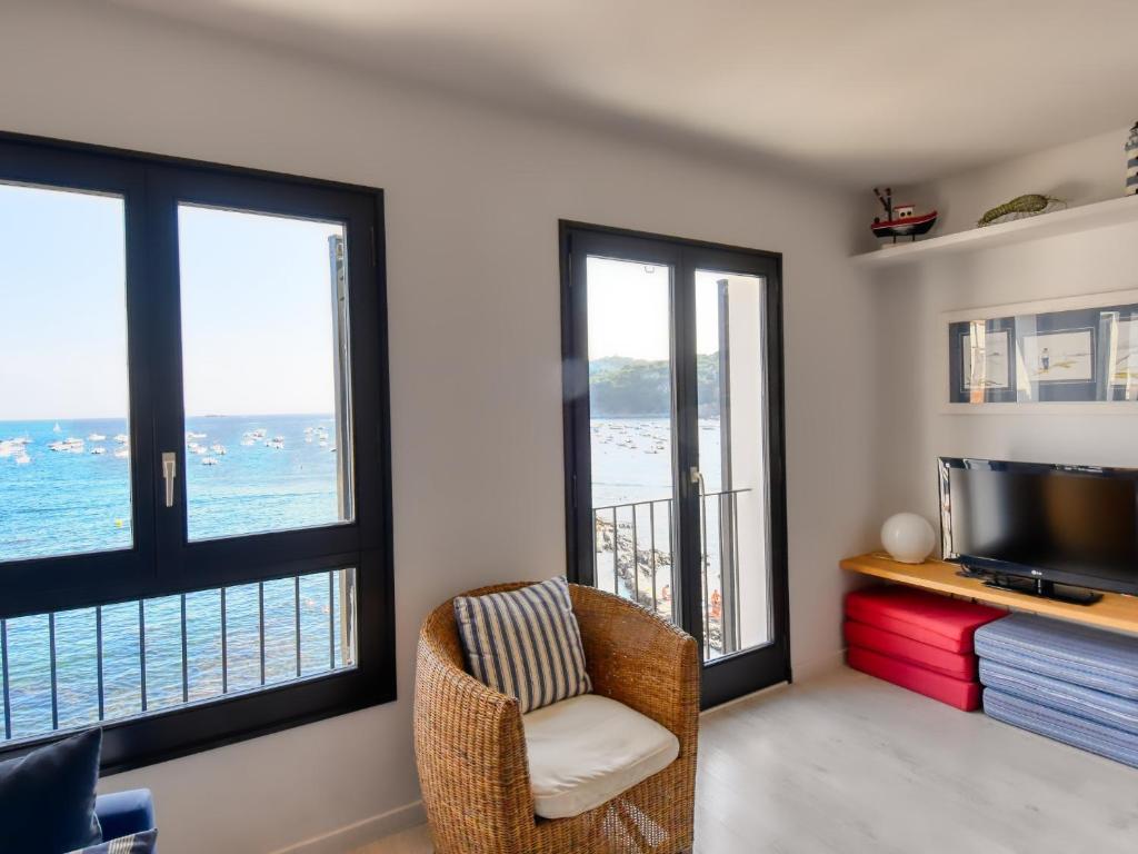 Exclusive front line apartment - 4