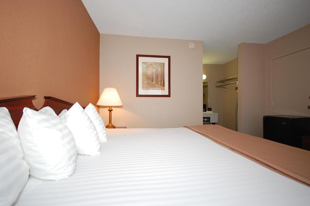 Magnuson Hotel Red Baron Hotel photo