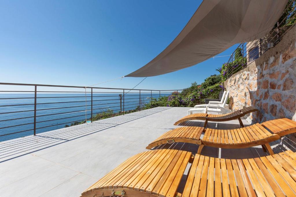 Breathtaking luxurious villa with sea-view in Théoule sur Mer - 4