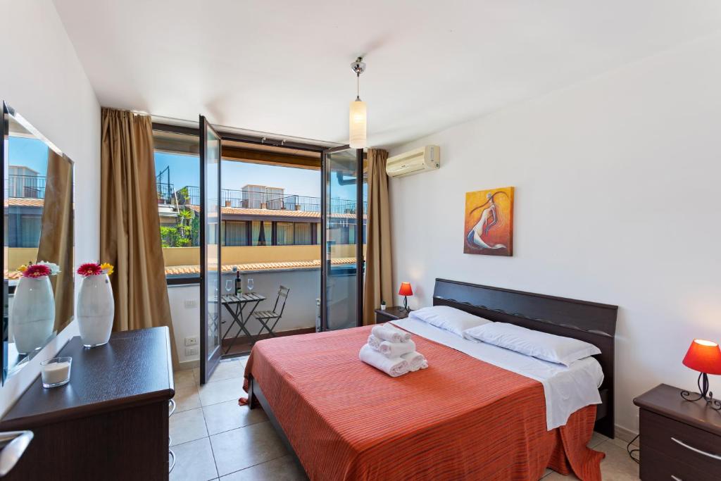 Giardini Naxos Bright Apartments with Balcony