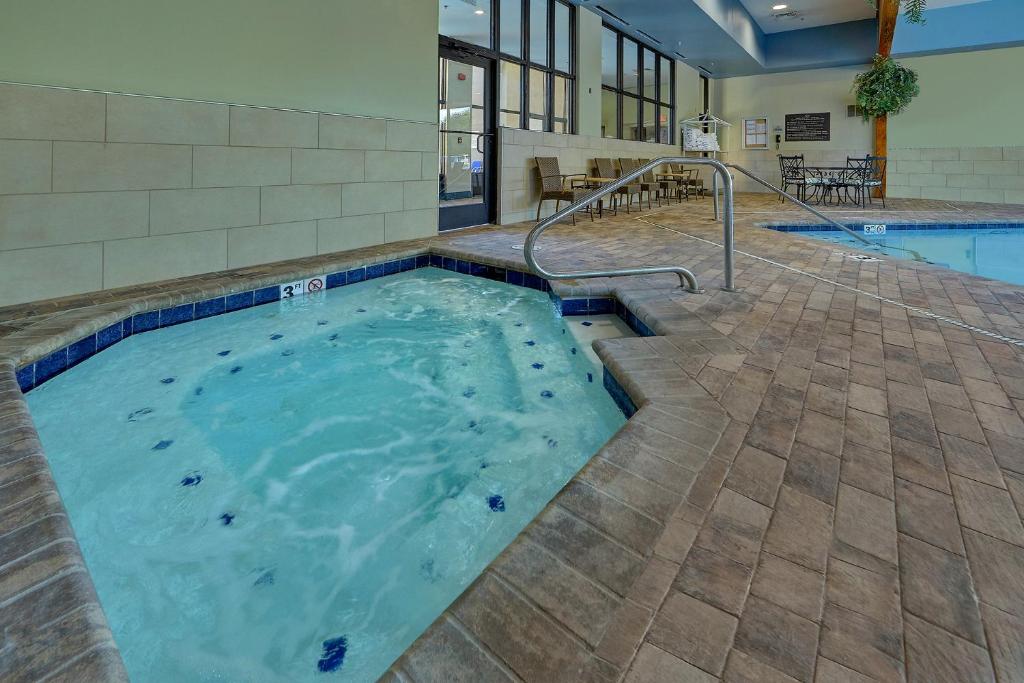 Hot tub