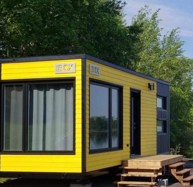 Domaine De L Ile Coolbox In Saint Felicien Canada Reviews Prices Planet Of Hotels