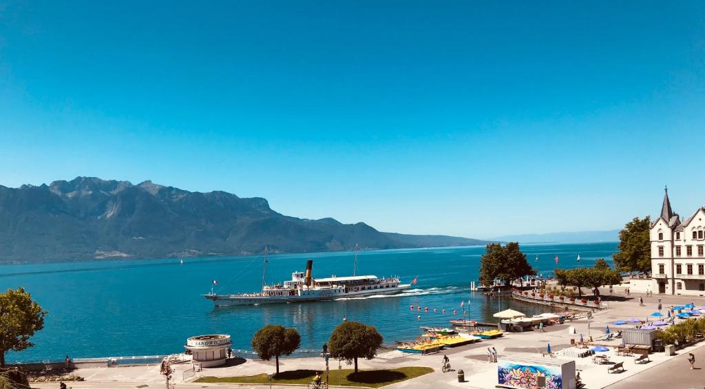 Guest House Le Charlot — Hotel in Vevey