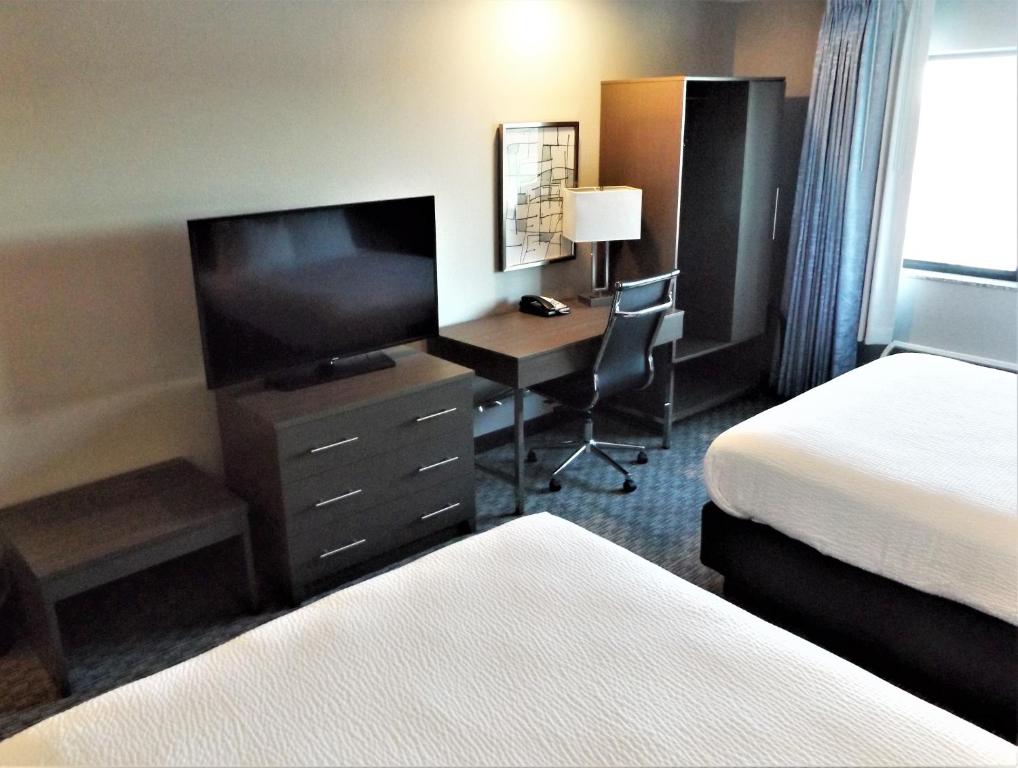 Brookstone Inn & Suites photo