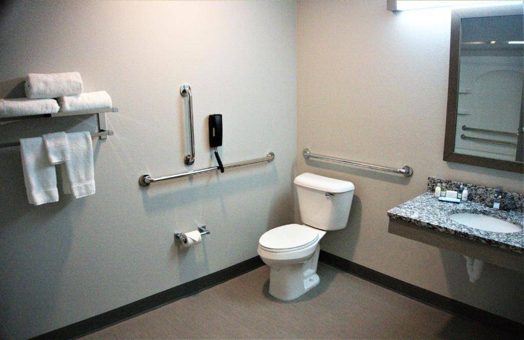 Brookstone Inn & Suites photo