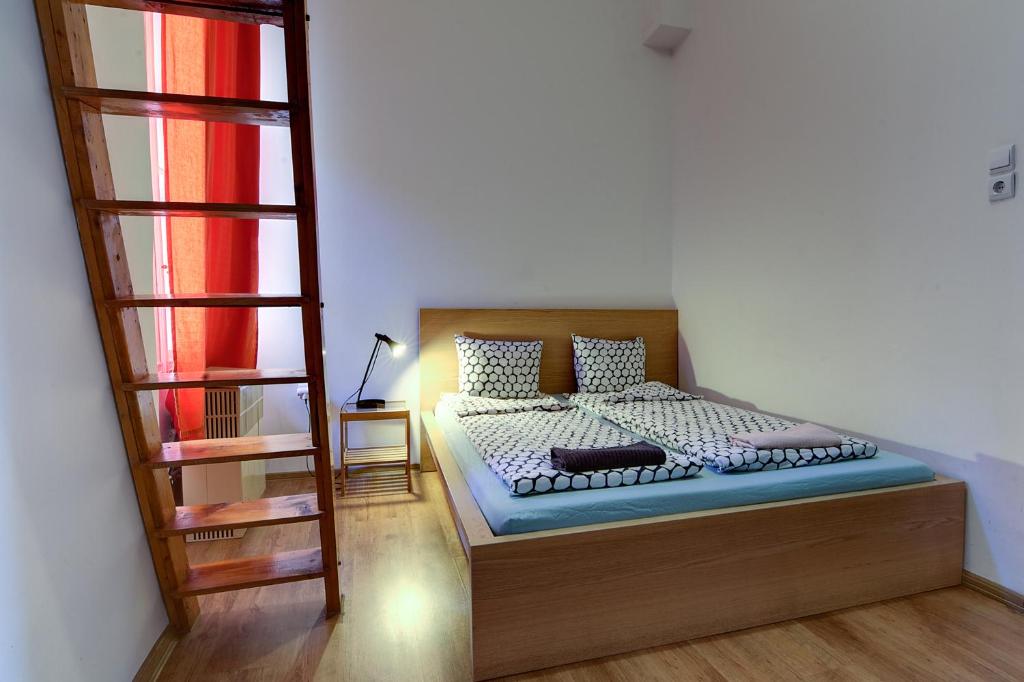 Pal's Hostel and Apartments photo