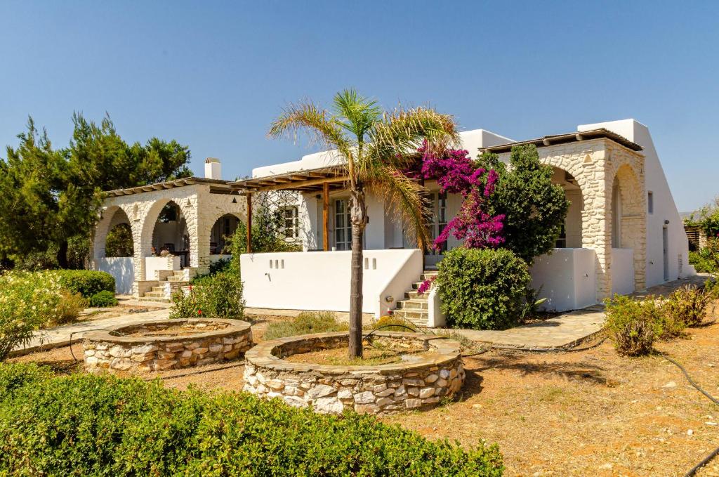 Calmea Seafront Residence - secluded beach, Kampos