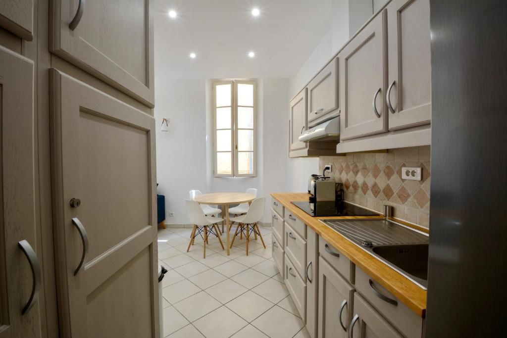 Old Town Antibes Apartment - 4