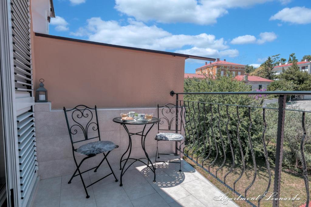 Penthouse Leonarda with private parking photo