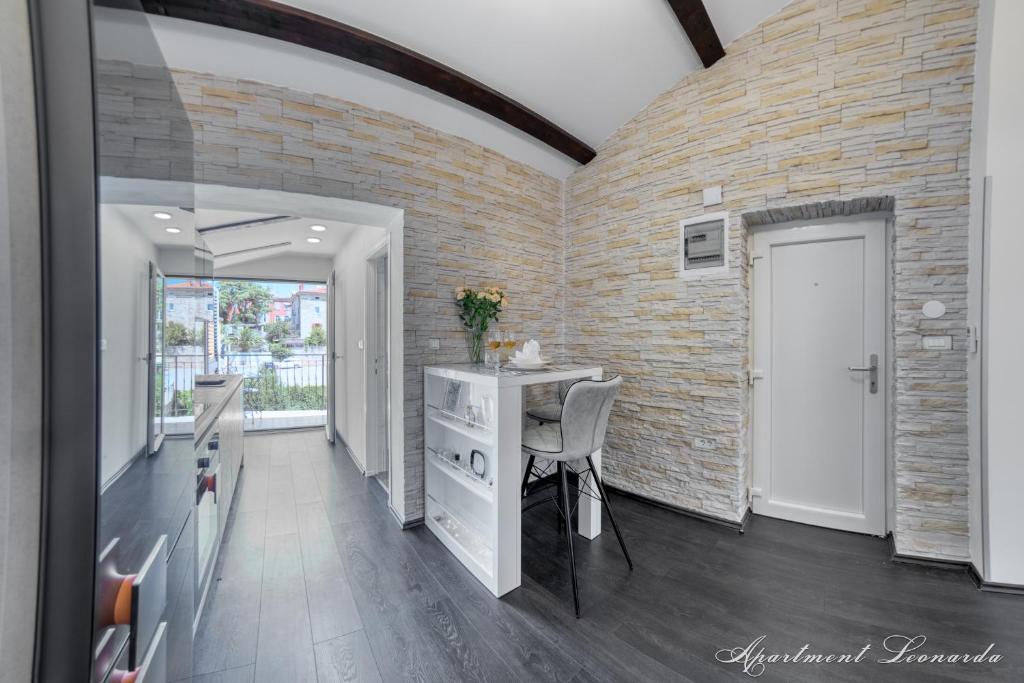 Penthouse Leonarda with private parking photo