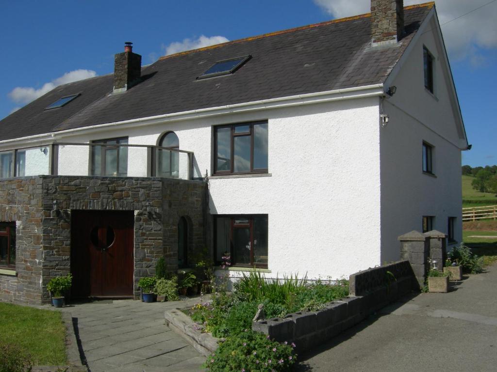 Alltyfyrddin Farm Guest House at The Merlin's Hill Centre, Carmarthen