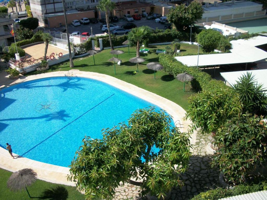 Apartamento mediterraneo, muy centrico, en Plaza Triangular, soleado, con jardines y piscina y la pl photo