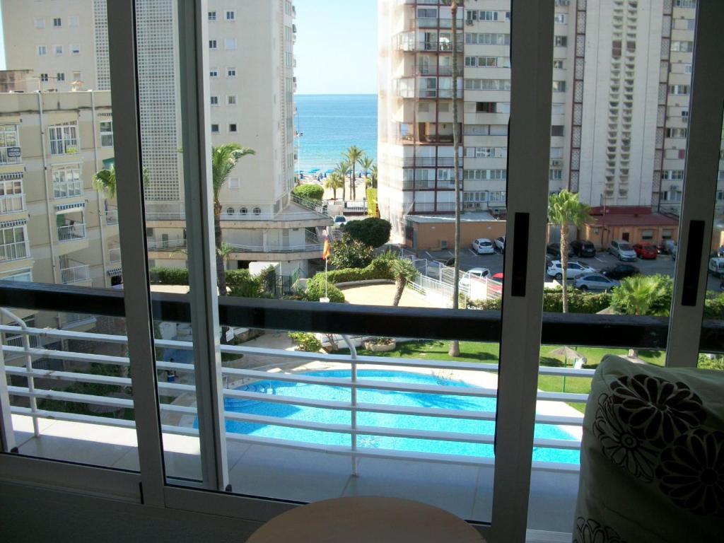 Apartamento mediterraneo, muy centrico, en Plaza Triangular, soleado, con jardines y piscina y la pl photo