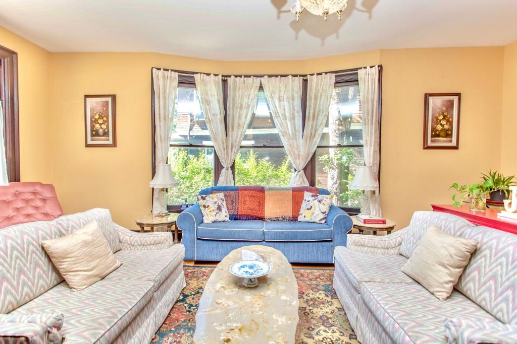 Redwood Bed and Breakfast Photo 26