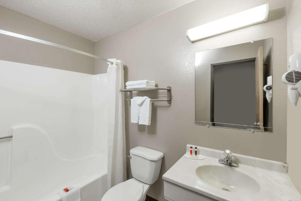 Super 8 By Wyndham Hays Ks photo