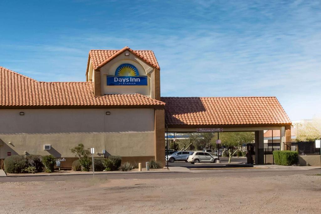 Days Inn by Wyndham Phoenix North, Phoenix