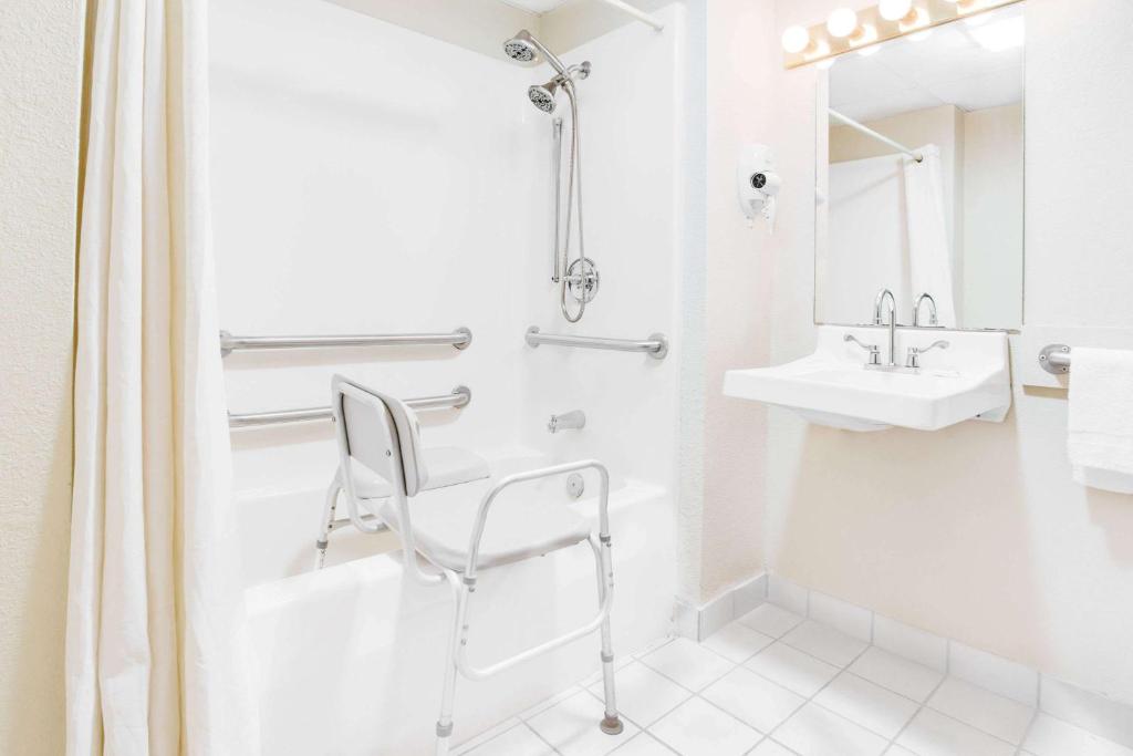 Super 8 by Wyndham Springfield/Battlefield Photo 45