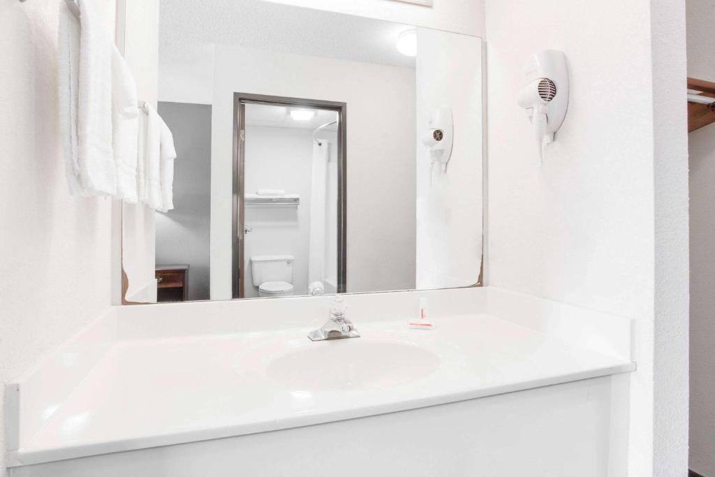 Super 8 by Wyndham Springfield/Battlefield Photo 48