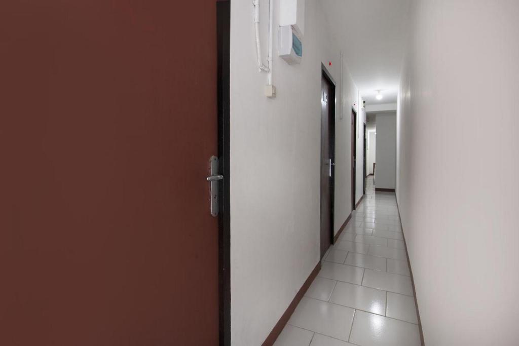 RedDoorz near Riau Junction Mall 2 photo