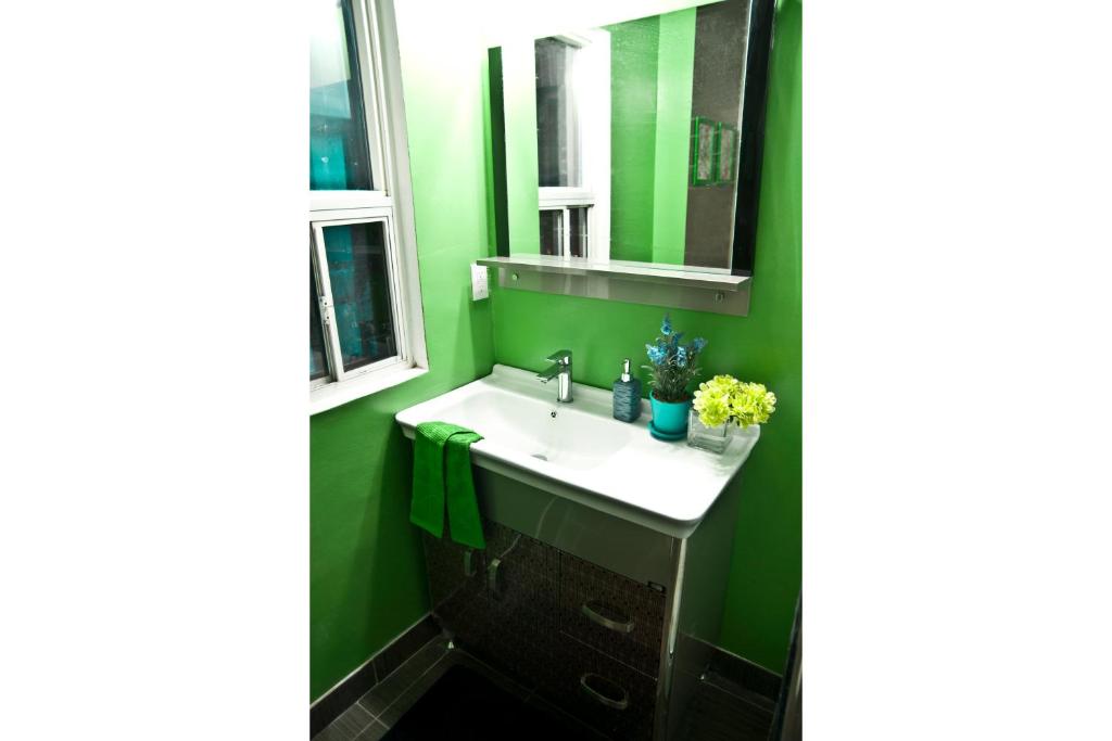 Colour Cube Guest House Toronto Downtown East photo