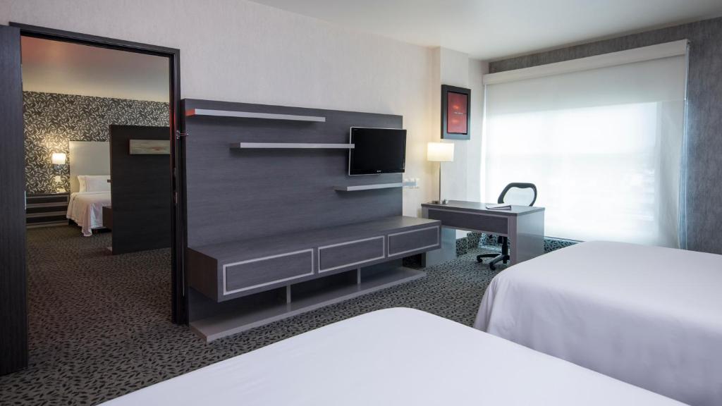 Holiday Inn Express & Suites Queretaro by IHG - 2
