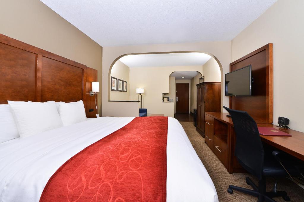 Comfort Suites University - Research Park photo