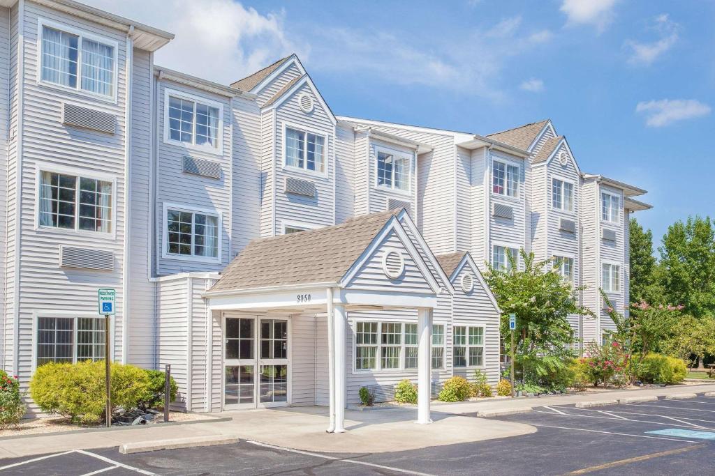 Microtel Inn & Suites by Wyndham Salisbury photo