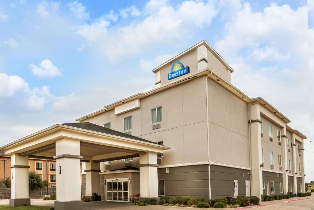 Days Inn & Suites by Wyndham Mineral Wells, Mineral Wells