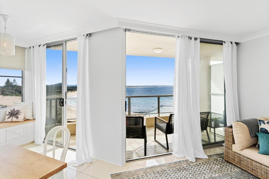 Beachpoint Unit 503 전경