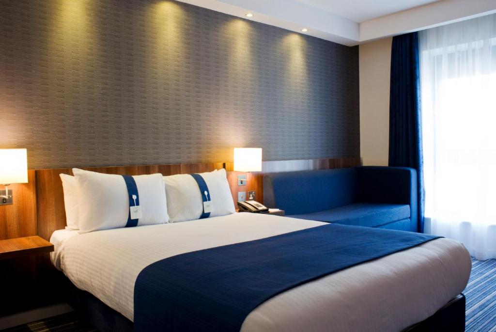 Holiday Inn Express Dunstable Photo 24