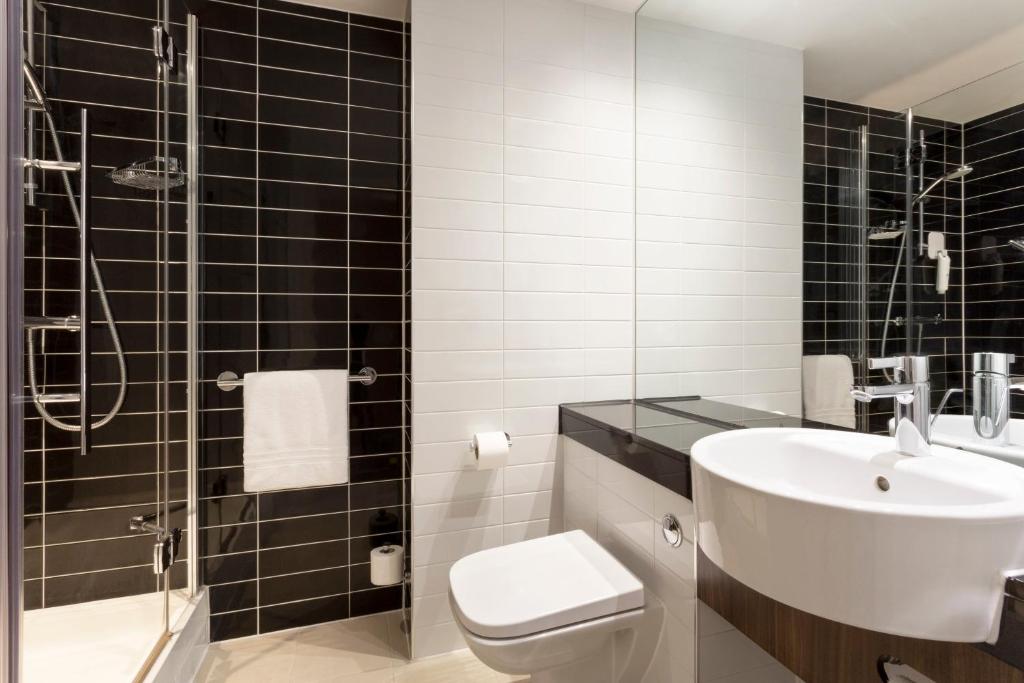 Holiday Inn Express Dunstable Photo 29